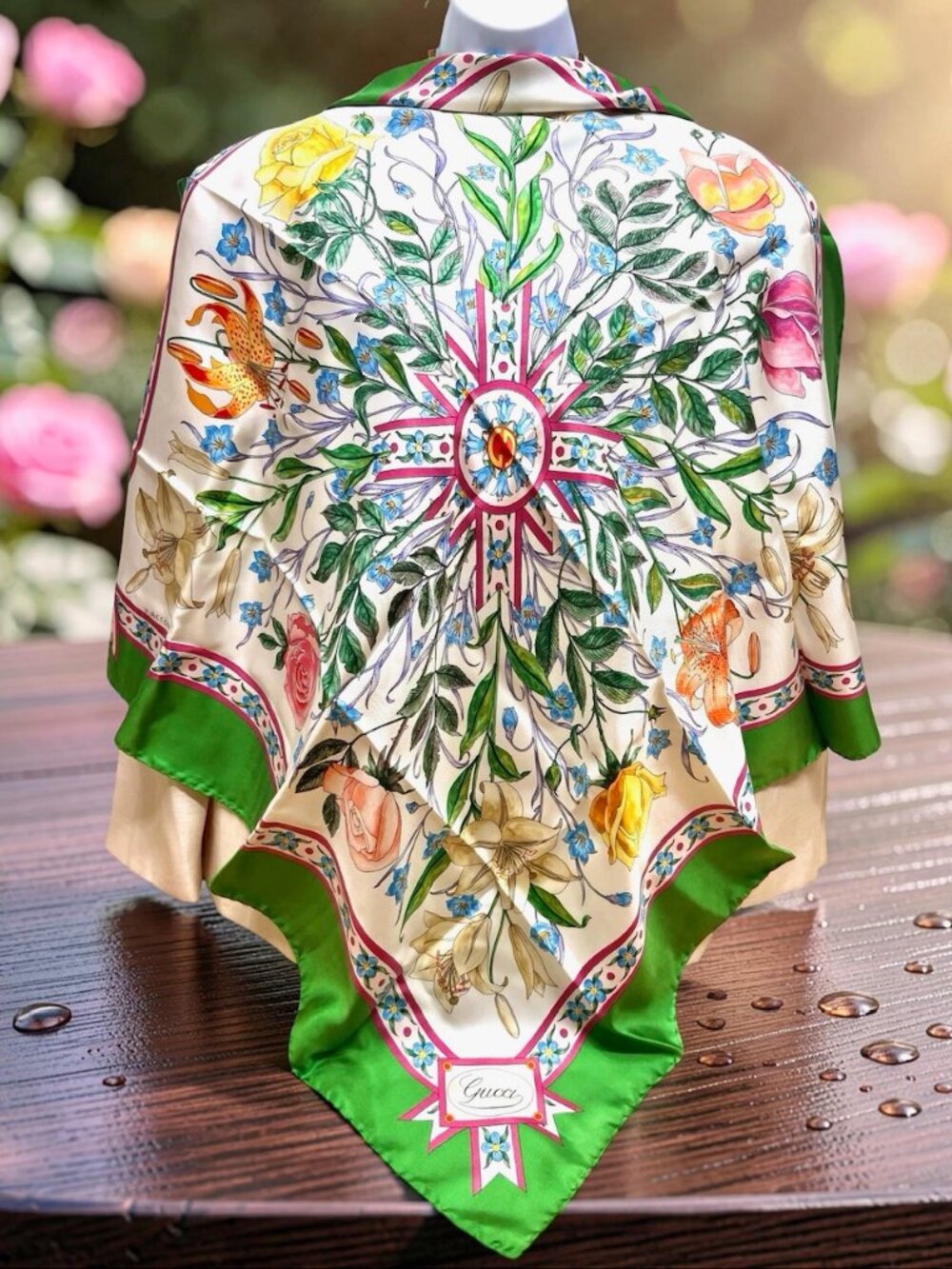 Beautiful Gucci V. ACCORNERO Floral Silk Satin Scarf  Green Beige Pink Flora (22